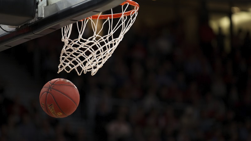 篮球比赛直播画面 - NBA球员扣篮精彩瞬间